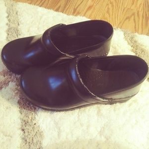 Dansko Clogs--Wide width